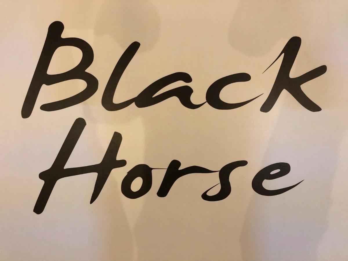 Black Horse Hotel Питерборо Екстериор снимка